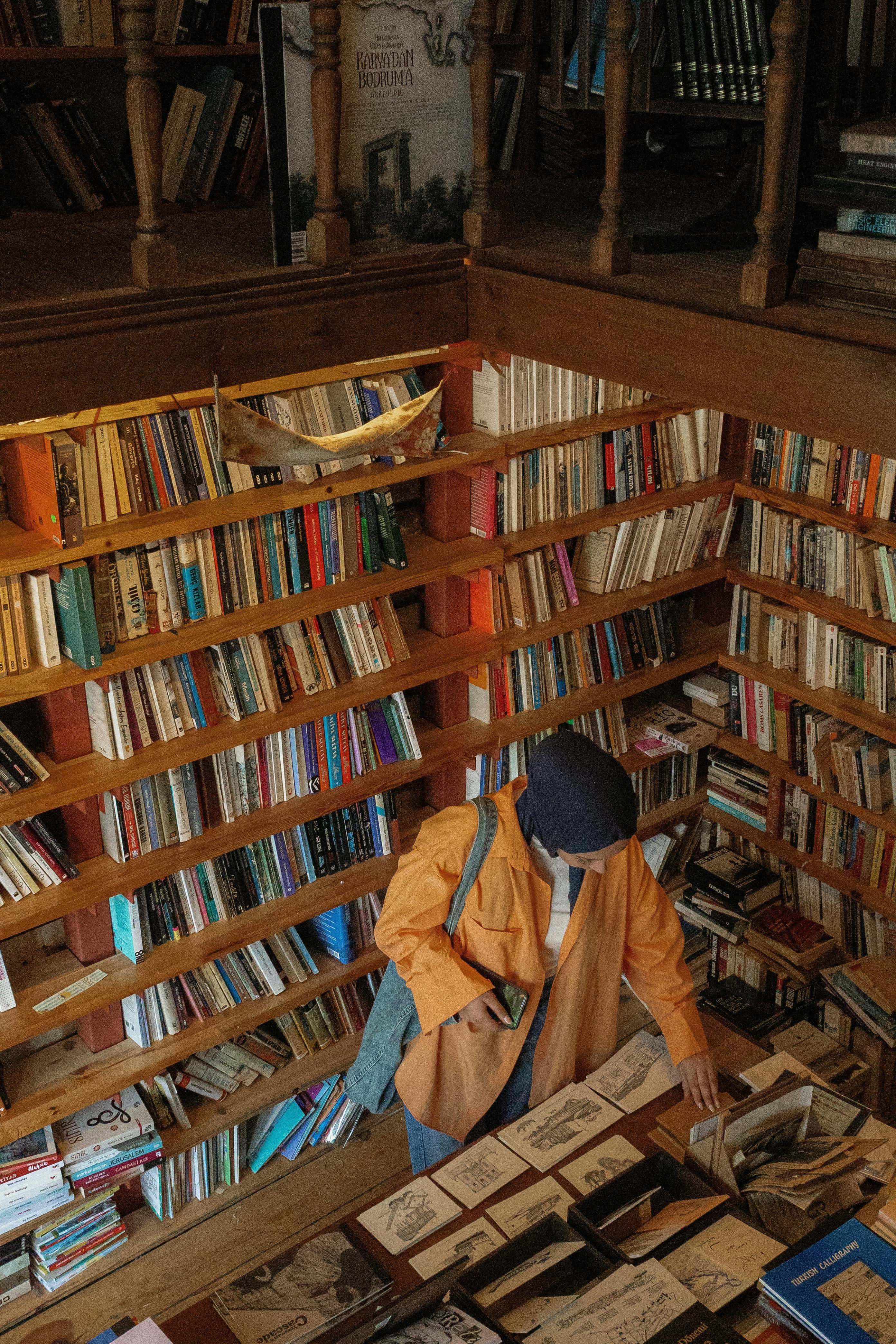 Weaving compelling narratives that illuminate intricate ideas, bridging complexity with clarity and inspiring intellectual exploration through transformative storytelling.